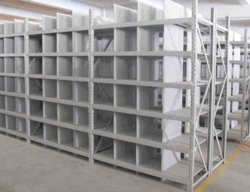 中型帶隔闆貨架