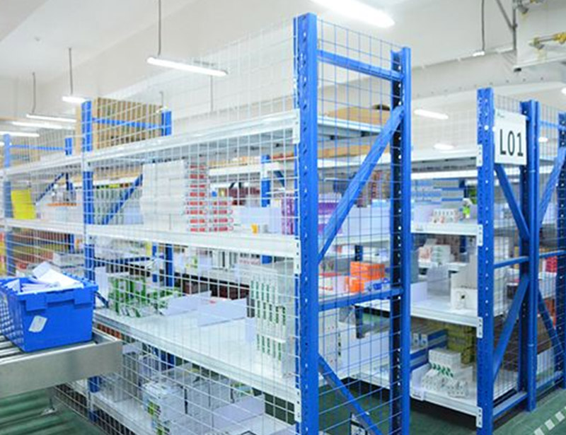 帶網格的中型貨架 帶網格的中型貨架